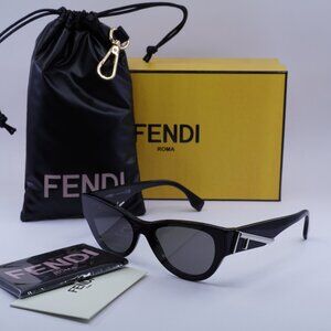 Fendi FE40135I 01A Cat Eye Sunglasses - Shiny Black/Smoke
